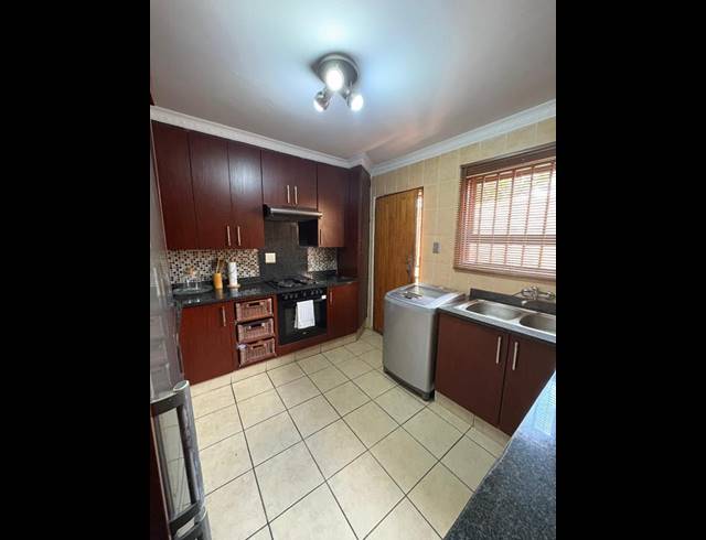 3 BEDROOM HOUSE FOR SALE IN CLOVERDENE